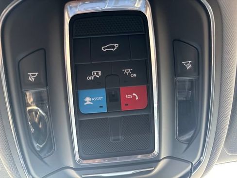 Used 2023 Jeep Grand Cherokee L Limited AWD/4WD image 33