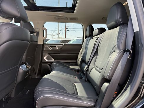 Certified 2025 INFINITI QX80 Sensory image 15