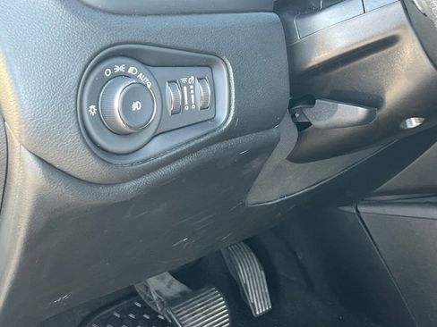 Used 2020 Jeep Renegade Latitude w/ Cold Weather Group AWD/4WD image 25