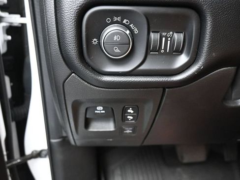 Used 2019 RAM 1500 Big Horn AWD/4WD image 19