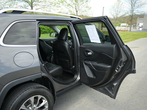 Used 2019 Jeep Cherokee Latitude Plus AWD/4WD image 49