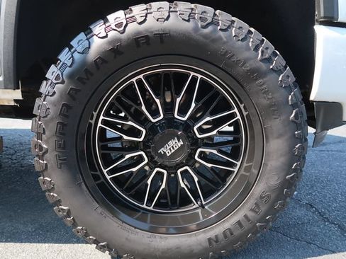 Used 2023 Chevrolet Silverado 2500 High Country w/ Z71 Off-Road Package AWD/4WD image 46