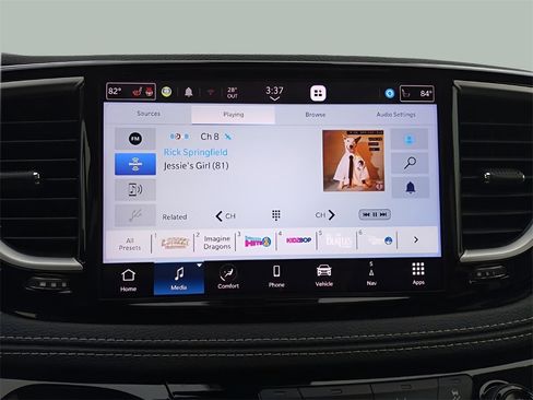 Used 2023 Chrysler Pacifica Limited image 18