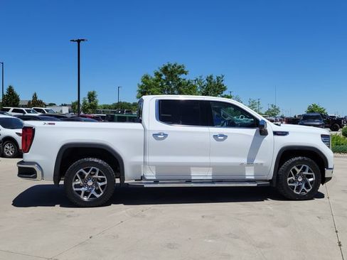 Used 2022 GMC Sierra 1500 SLT w/ SLT Premium Plus Package AWD/4WD image 2