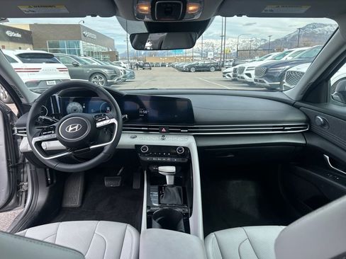 Used 2025 Hyundai Elantra Limited FWD image 10