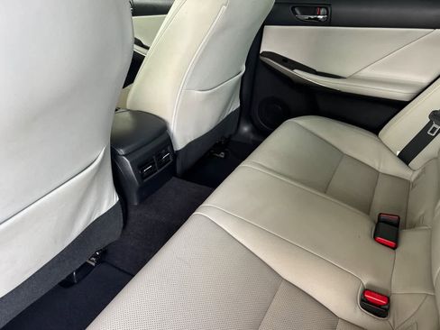 Used 2014 Lexus IS 250 w/ Navigation Package RWD image 4
