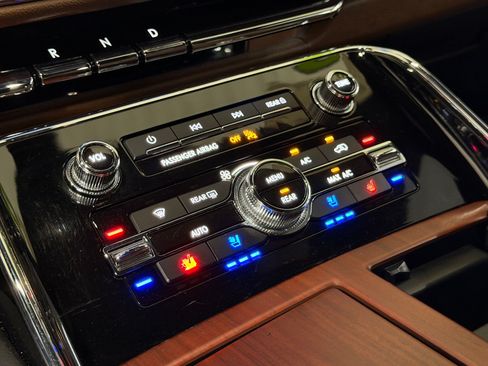 Used 2023 Lincoln Navigator Reserve AWD/4WD image 33