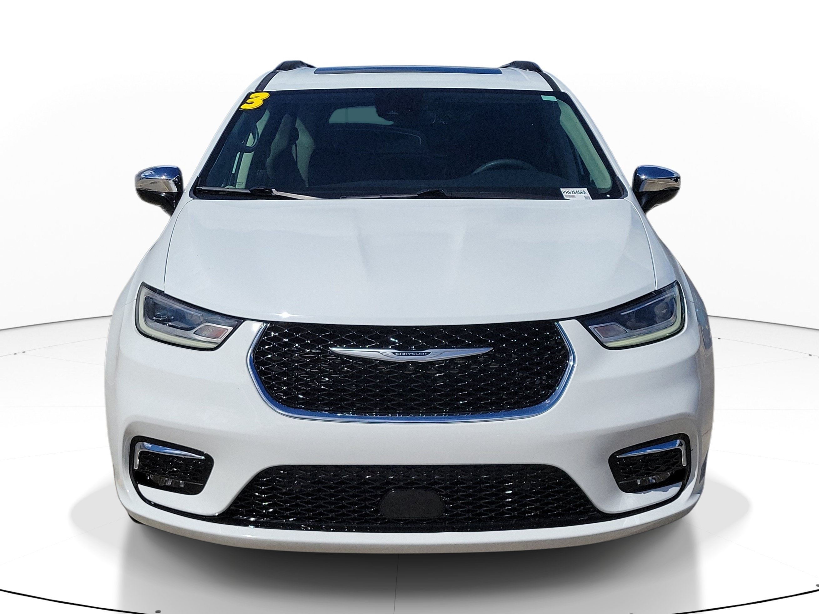 Used 2023 Chrysler Pacifica Limited FWD image 2