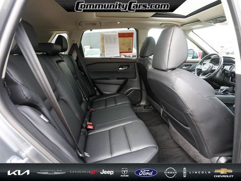 Used 2023 Nissan Rogue SV w/ SV Premium Package image 23