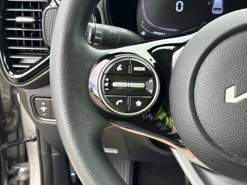 Used 2023 Kia Soul S FWD image 40