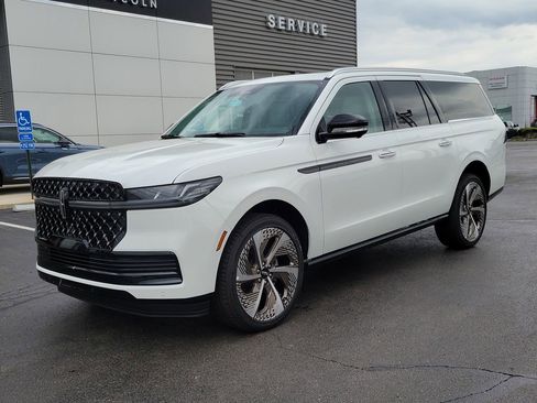 New 2026 Lincoln Navigator L Black Label AWD/4WD image 8