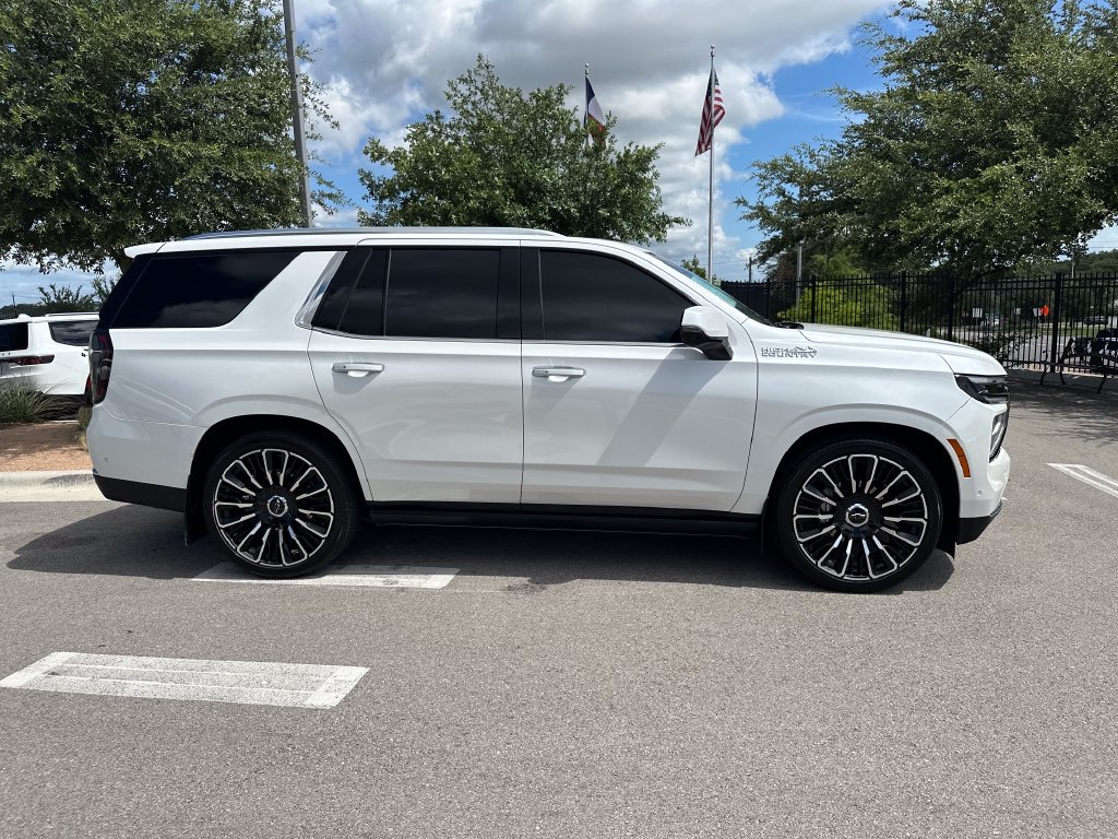 Used 2025 Chevrolet Tahoe High Country AWD/4WD image 11