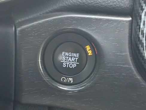 Used 2018 Jeep Grand Cherokee Laredo RWD image 17