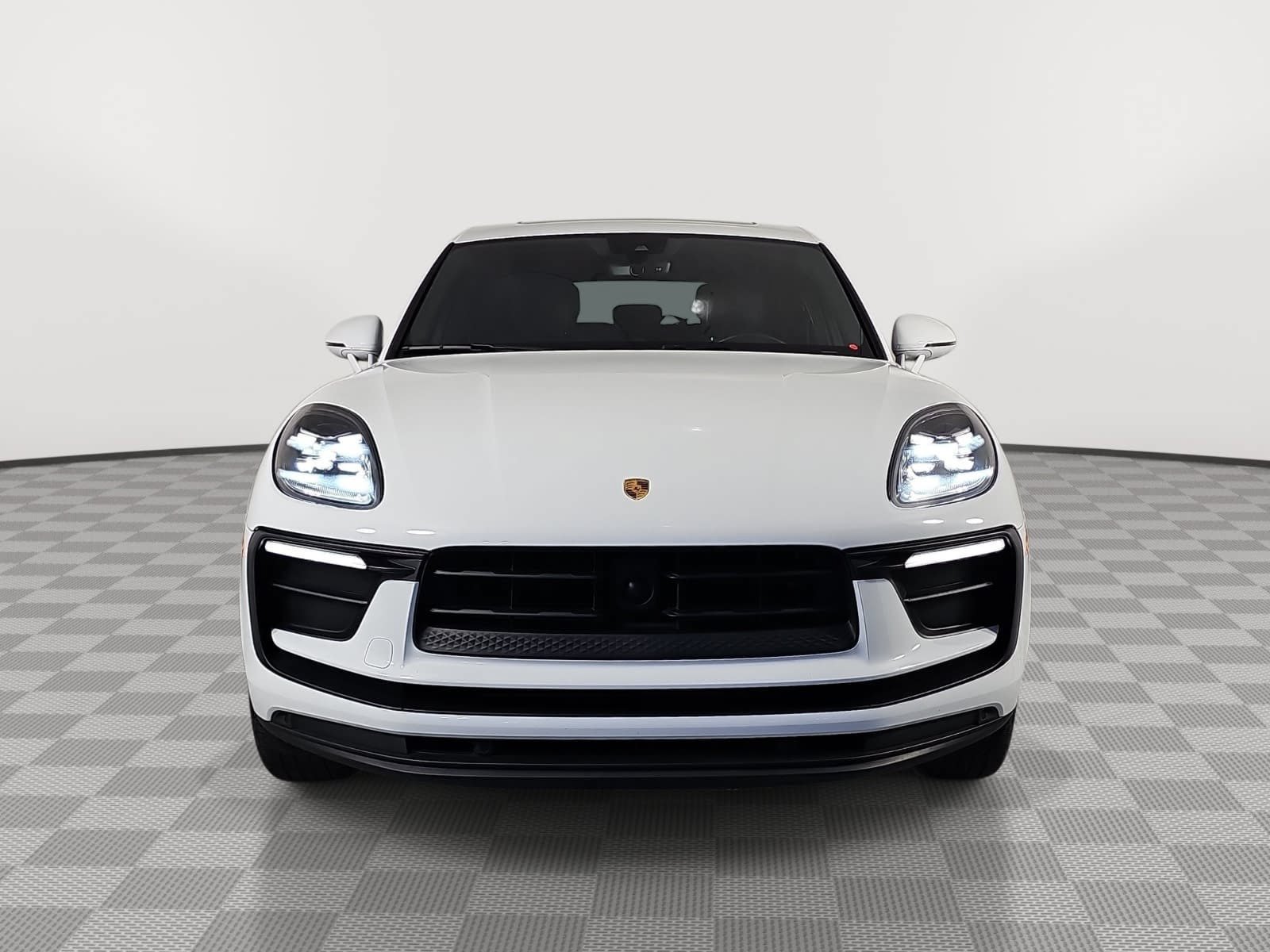 Used 2022 Porsche Macan w/ Premium Package Plus AWD/4WD image 3
