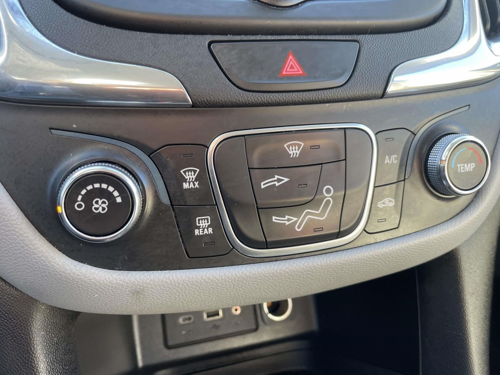 Used 2019 Chevrolet Equinox LS FWD image 27