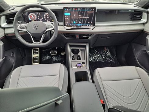 New 2026 Volkswagen Tiguan SE R-Line image 6