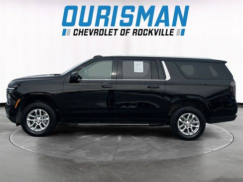 Used 2025 Chevrolet Suburban LT w/ Comfort Package image 3