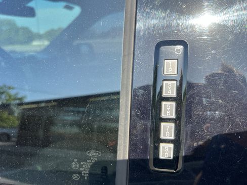 Used 2019 Ford F150 XLT w/ Equipment Group 302A Luxury image 10