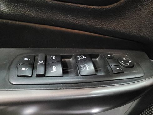 Used 2019 Jeep Cherokee Latitude Plus w/ Comfort/Convenience Group AWD/4WD image 27