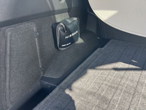 Used 2022 Nissan Rogue SV image 15