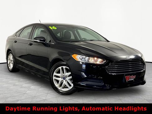 Used 2016 Ford Fusion SE FWD image 3