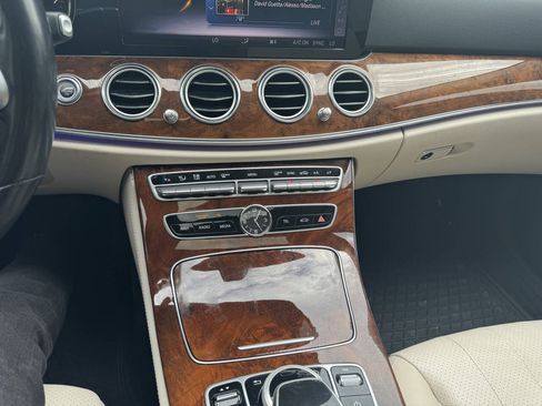 Used 2019 Mercedes-Benz E 300 4MATIC image 40