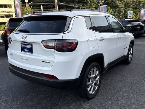 Used 2022 Jeep Compass Latitude w/ Sun and Sound Group AWD/4WD image 4