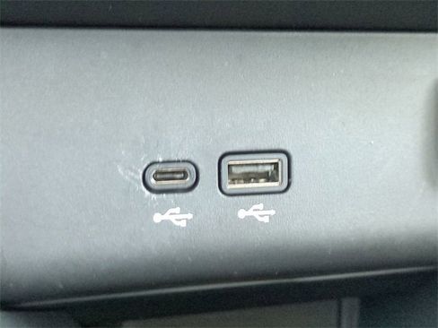 Used 2025 Buick Encore GX Avenir w/ Avenir Technology Package image 22