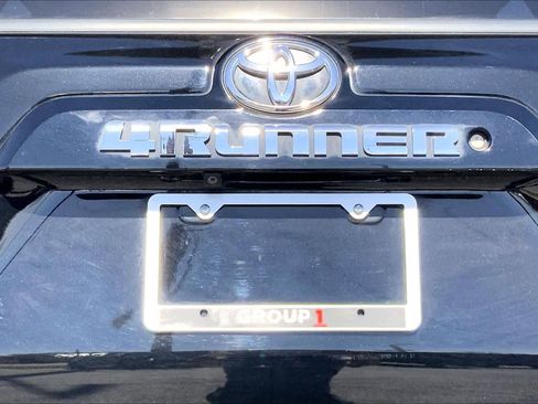 Used 2018 Toyota 4Runner SR5 Premium image 30