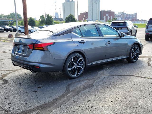 Used 2024 Nissan Altima 2.5 SR FWD image 2