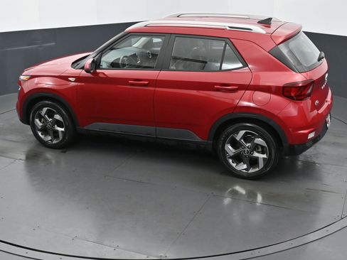 Used 2022 Hyundai Venue Limited image 29