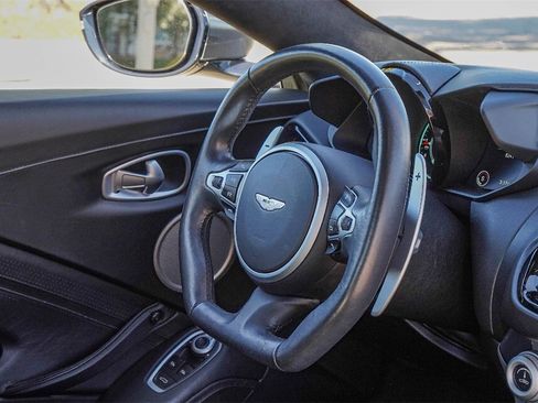 Used 2020 Aston Martin V8 Vantage Coupe image 39