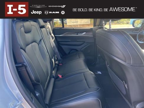 New 2025 Jeep Grand Cherokee Limited w/ Luxury Tech Group II image 13