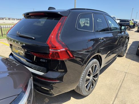 Used 2023 Volvo XC60 B5 Plus w/ Climate Package AWD/4WD image 3