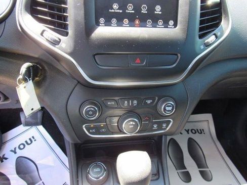 Used 2019 Jeep Cherokee Latitude w/ Popular Appearance Group AWD/4WD image 27