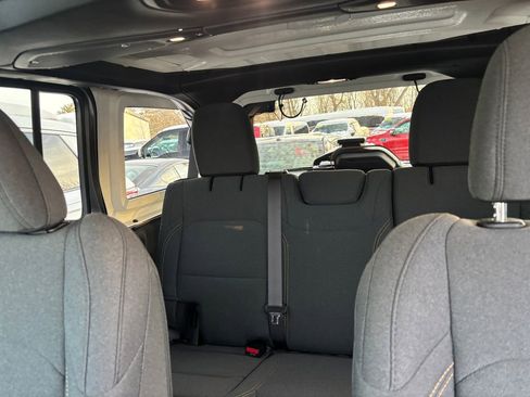Used 2024 Jeep Wrangler Sport S image 20