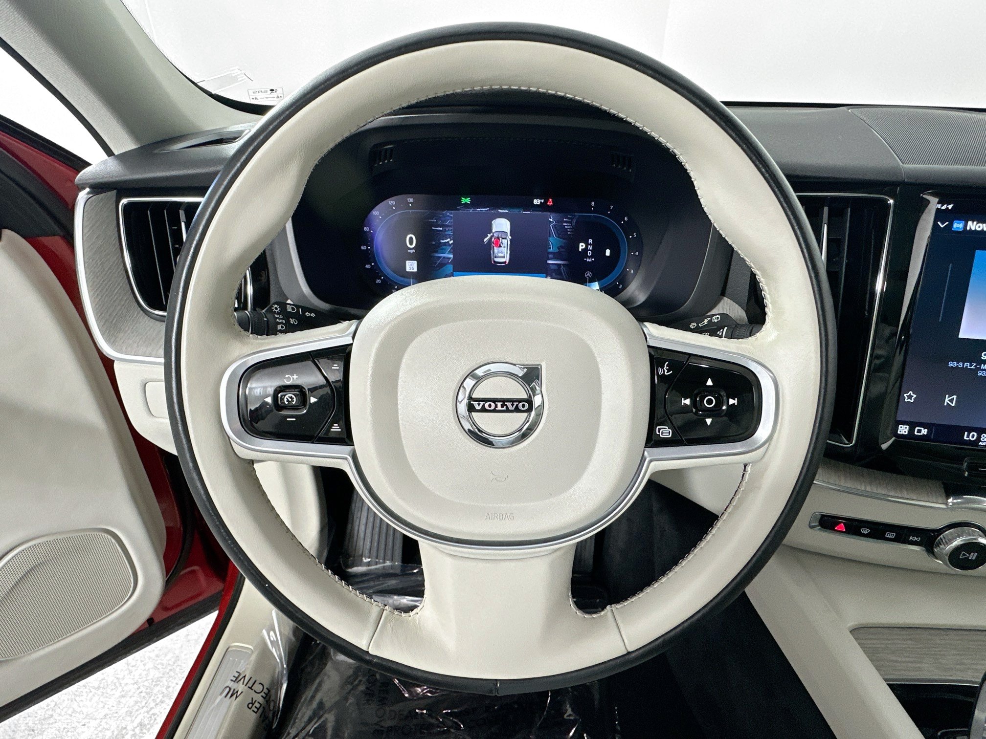 Used 2023 Volvo XC60 B5 Plus FWD image 11