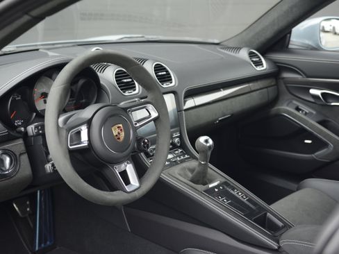 Certified 2025 Porsche 718 Cayman GTS RWD image 4