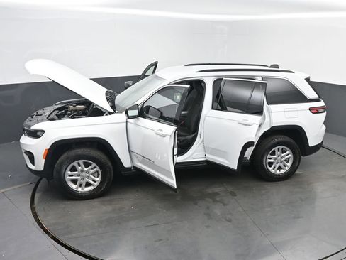 Used 2024 Jeep Grand Cherokee Laredo w/ Luxury Tech Group I AWD/4WD image 61