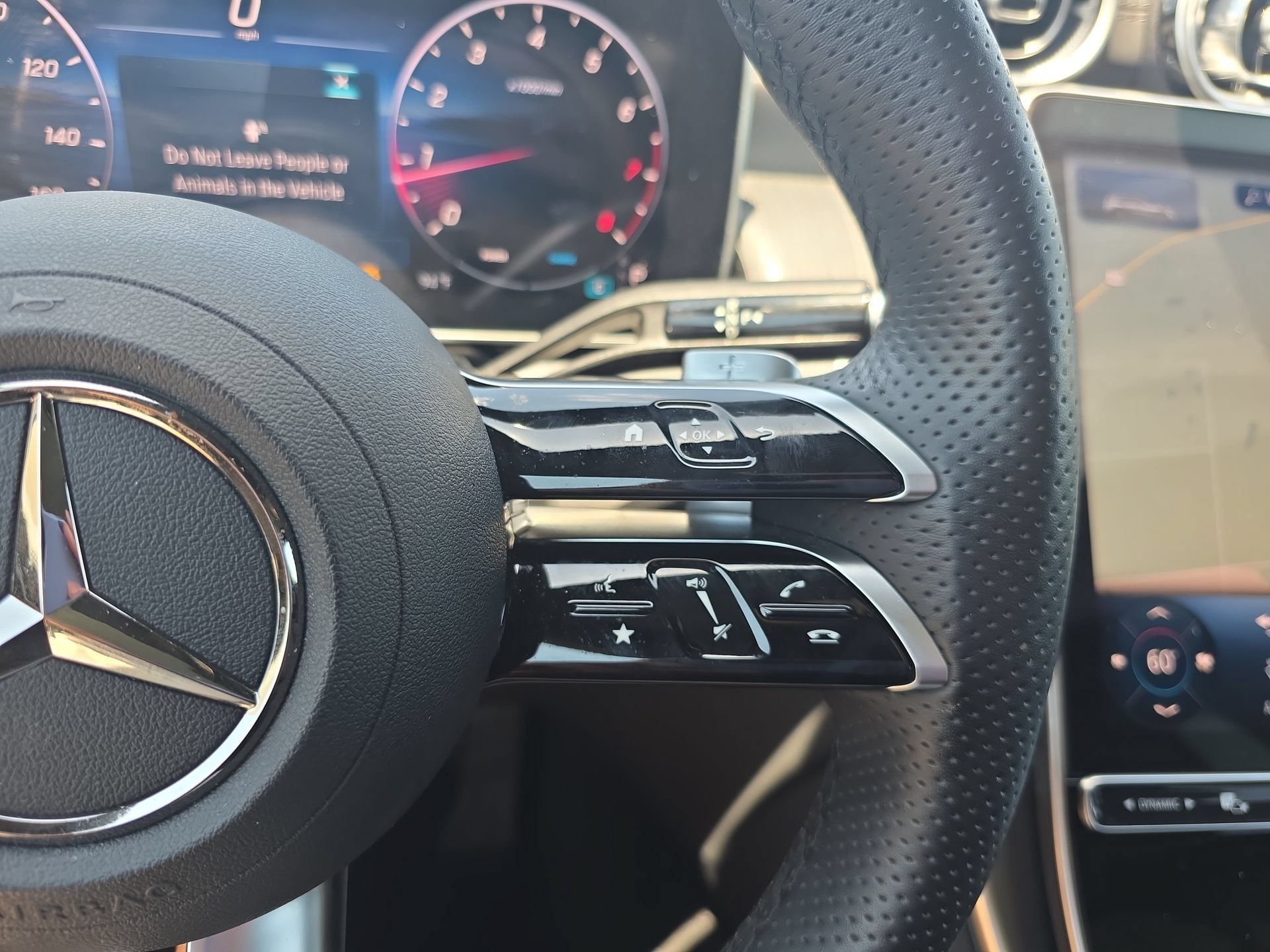 Used 2025 Mercedes-Benz GLC 300 4MATIC image 18