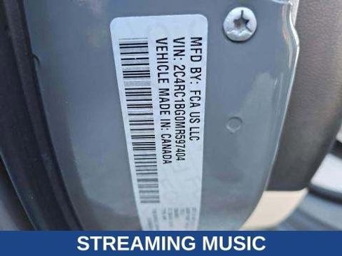 Used 2021 Chrysler Pacifica Touring-L image 8