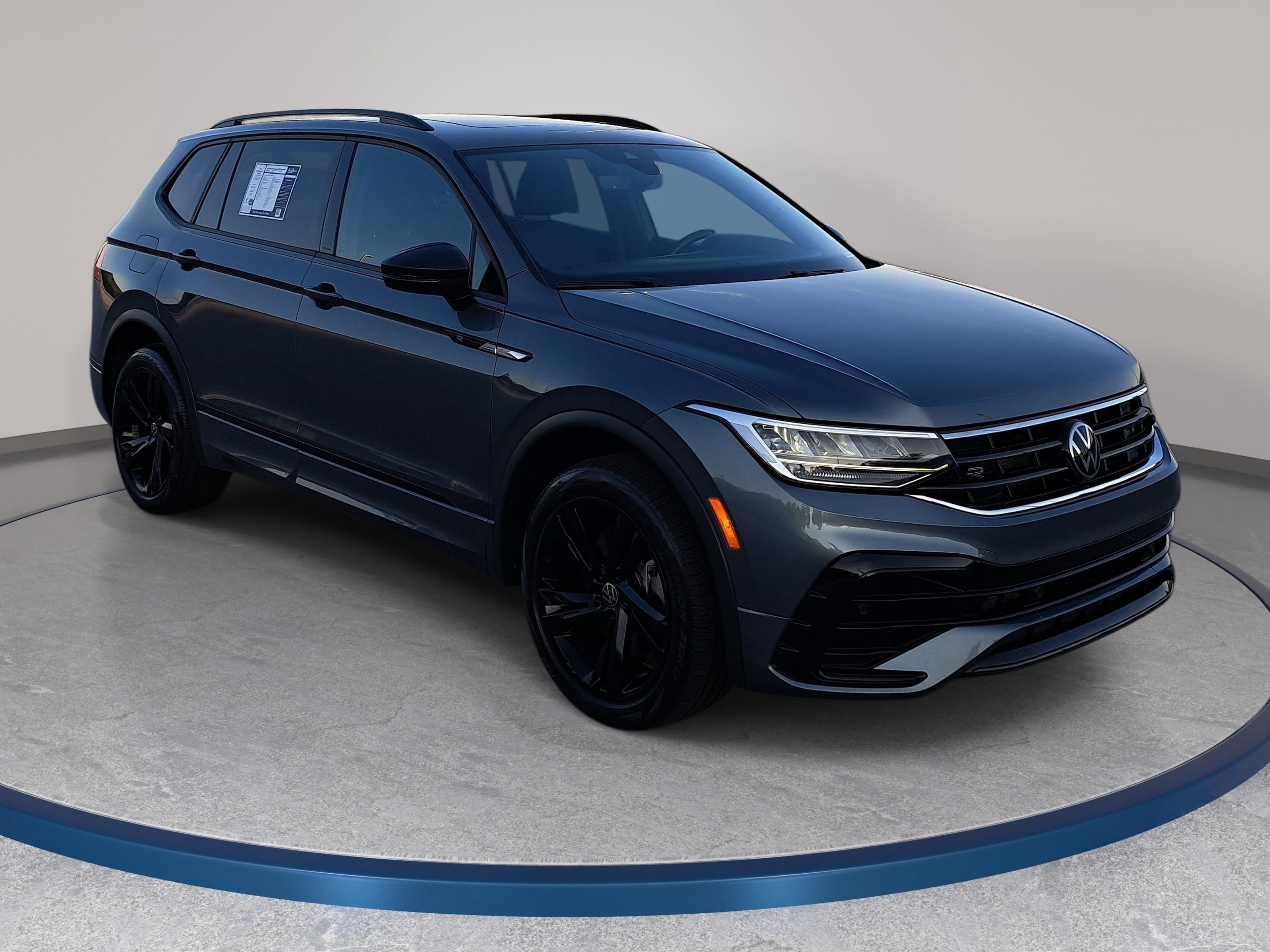 Used 2024 Volkswagen Tiguan SE R-Line AWD/4WD image 3