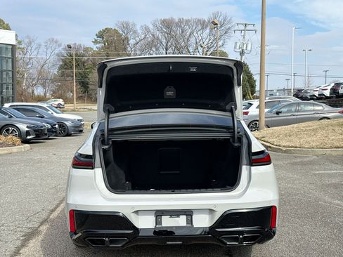 Used 2025 BMW 760i xDrive w/ Premium Package image 31