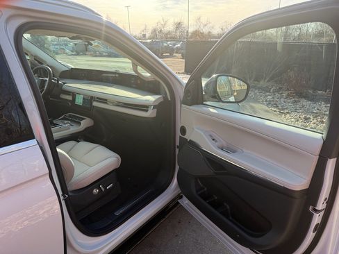 New 2026 Lincoln Navigator Reserve image 11