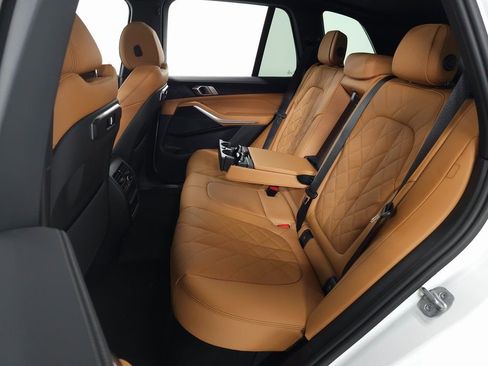 Used 2026 BMW X5 xDrive40i w/ Parking Assistance Package image 28