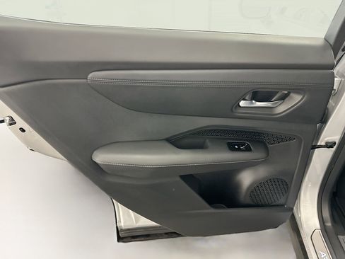 Used 2024 Nissan Ariya AWD image 27