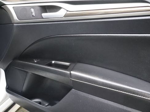 Used 2020 Ford Fusion SEL FWD image 12
