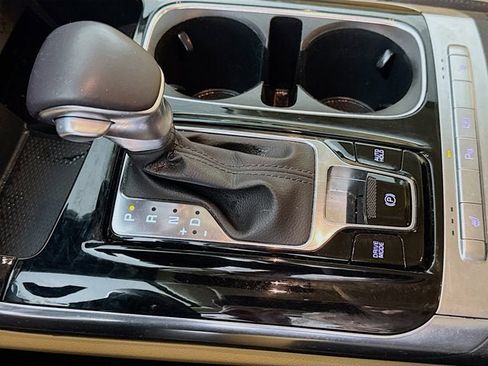 Certified 2024 Kia Carnival EX image 17