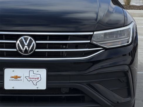 Used 2023 Volkswagen Tiguan SE image 8