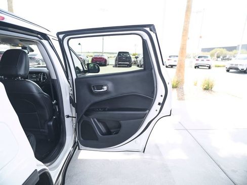 Used 2021 Jeep Compass Latitude AWD/4WD image 12